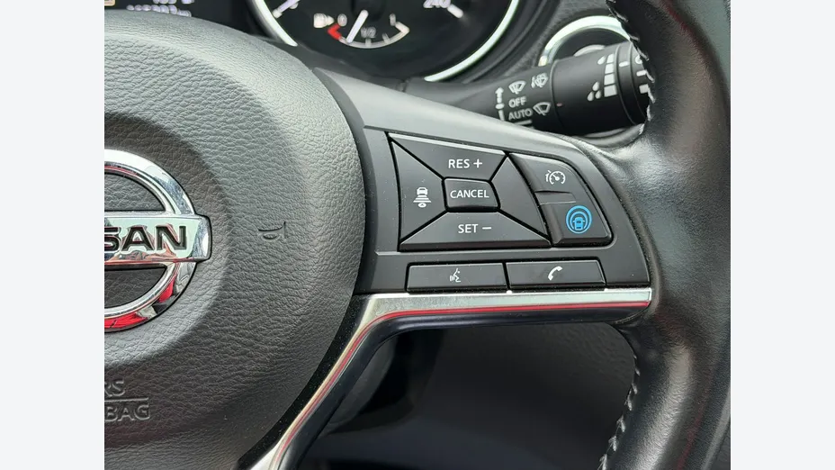 NISSAN Qashqai -