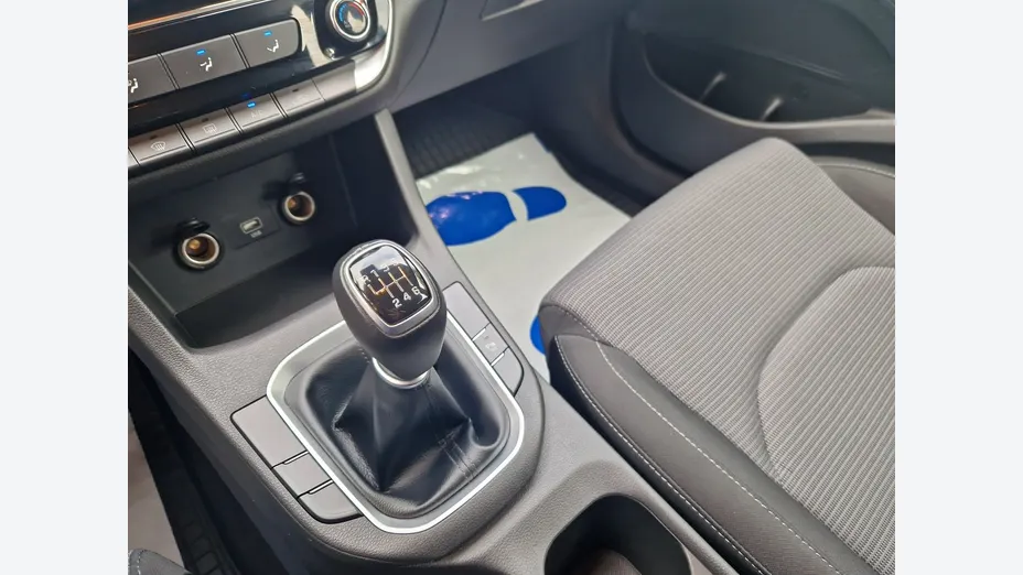 HYUNDAI i30 -