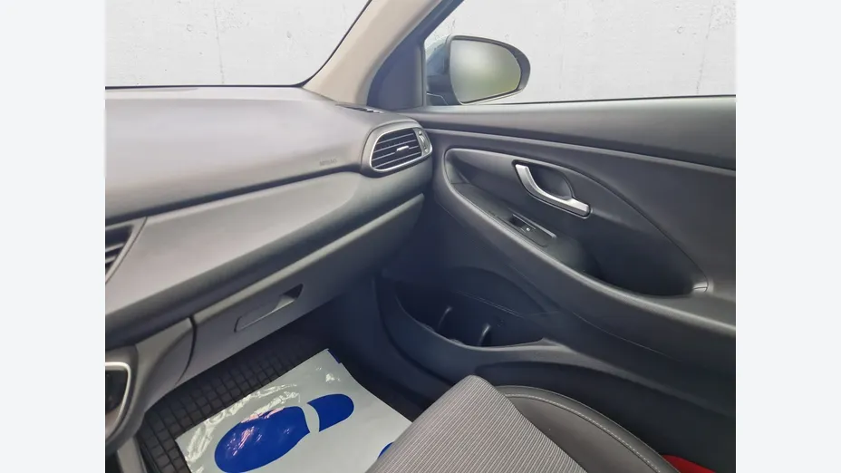 HYUNDAI i30 -