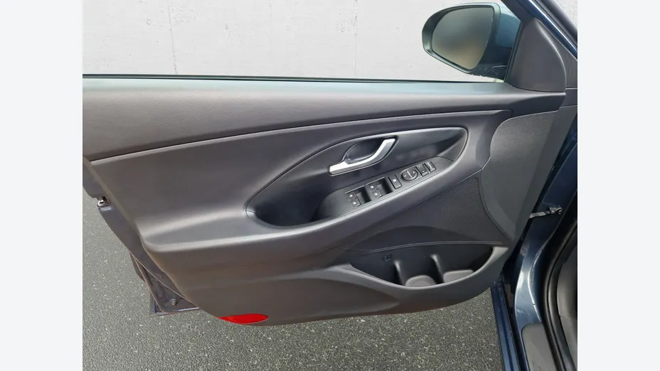 HYUNDAI i30 -
