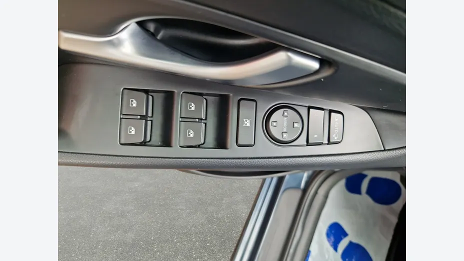 HYUNDAI i30 -