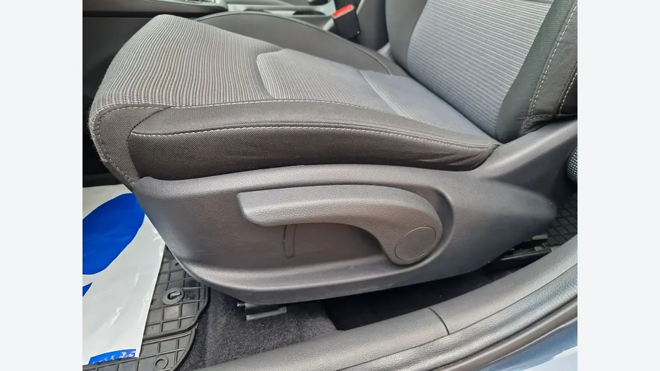 HYUNDAI i30 -