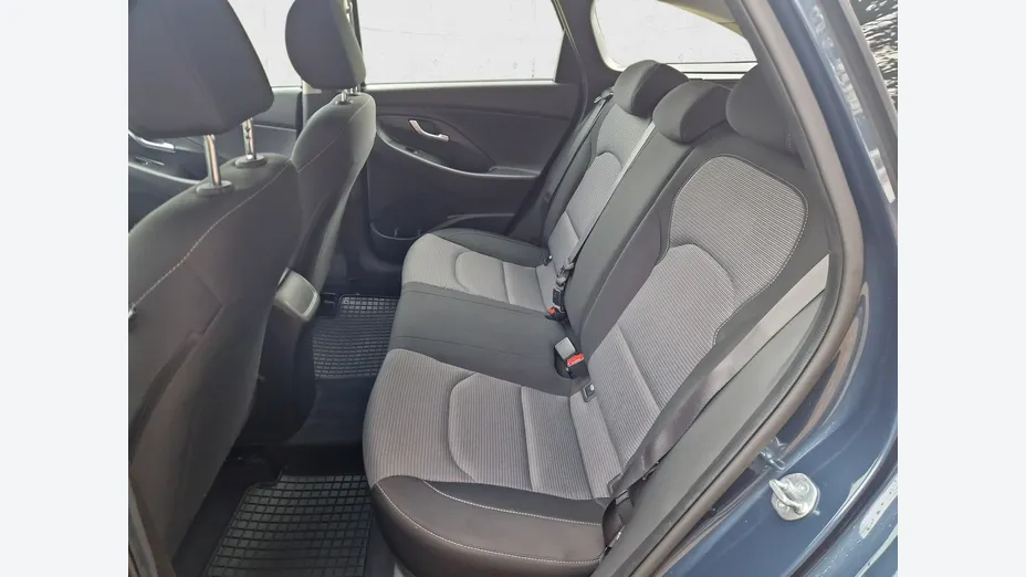 HYUNDAI i30 -