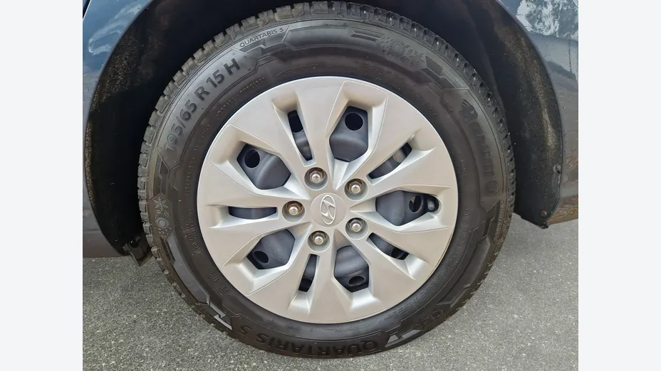 HYUNDAI i30 -