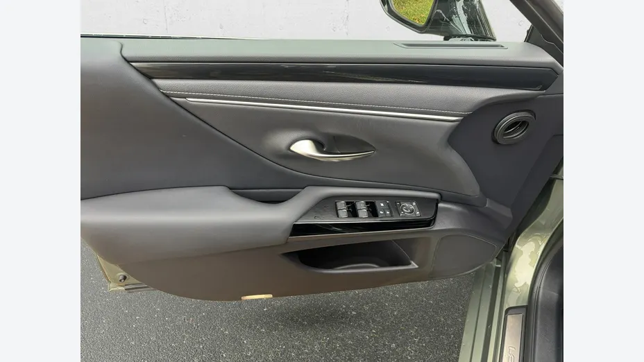 LEXUS ES -