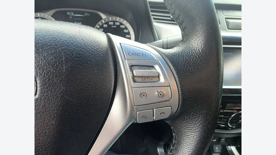 NISSAN Navara -