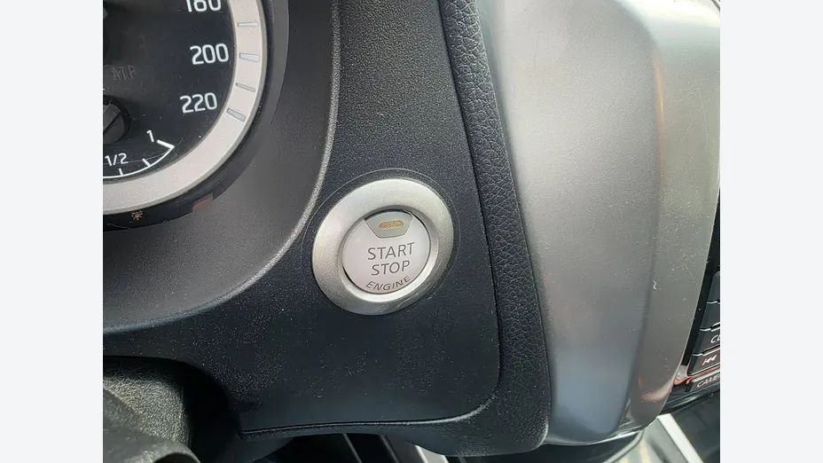 NISSAN Navara -