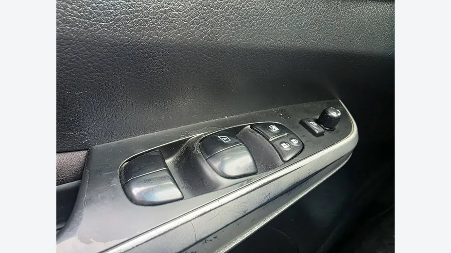 NISSAN Navara -
