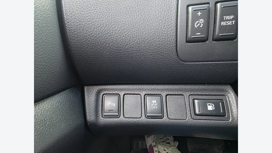 NISSAN Navara -