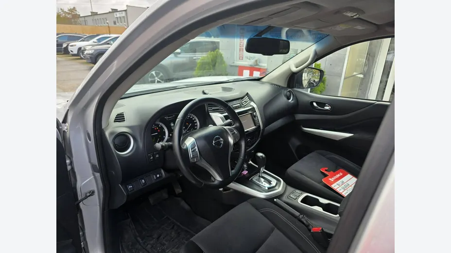 NISSAN Navara -