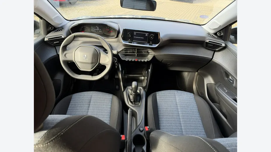 PEUGEOT 208 -