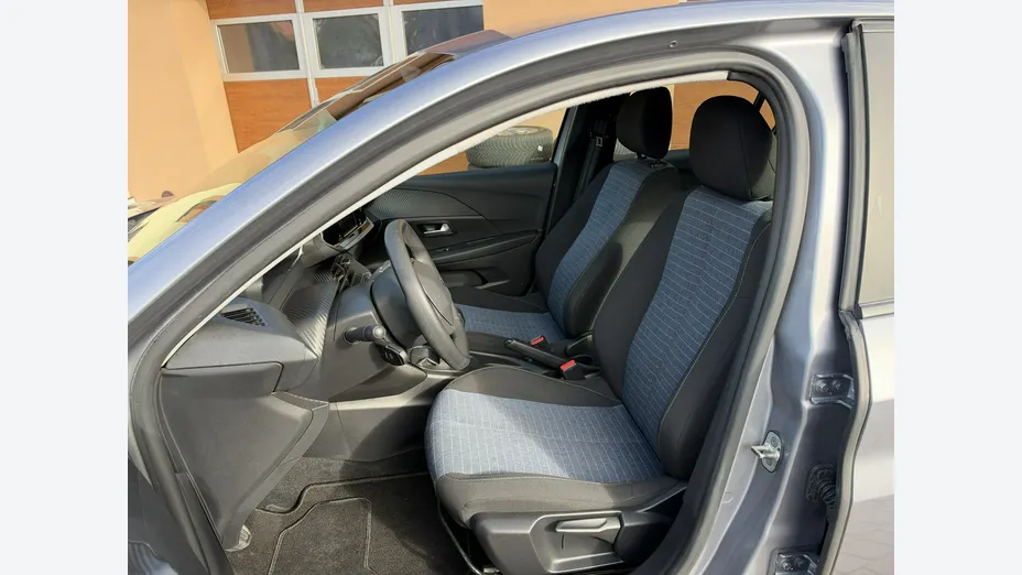 PEUGEOT 208 -