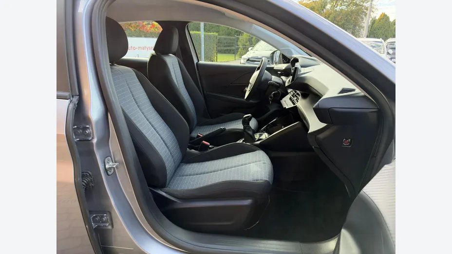 PEUGEOT 208 -