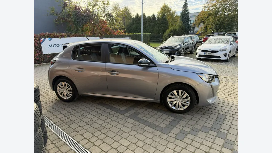 PEUGEOT 208 -