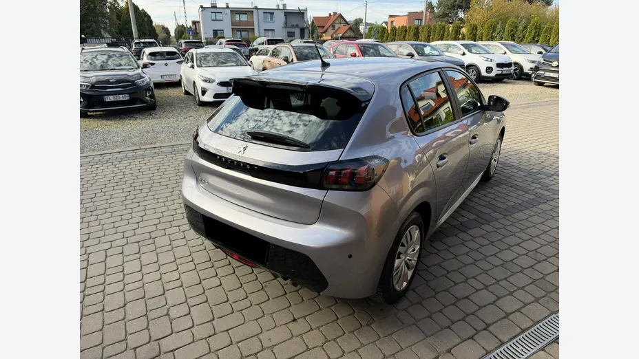 PEUGEOT 208 -