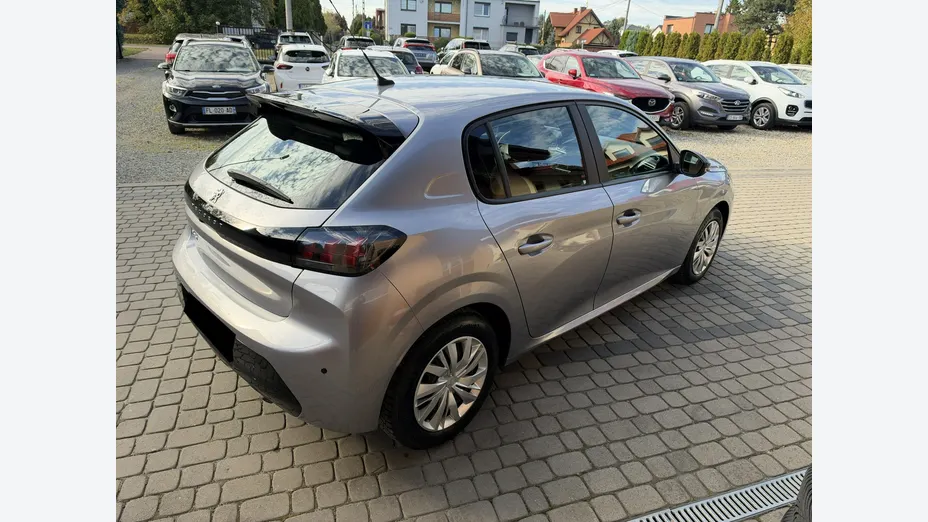 PEUGEOT 208 -