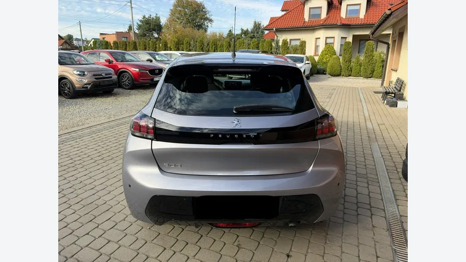 PEUGEOT 208 -
