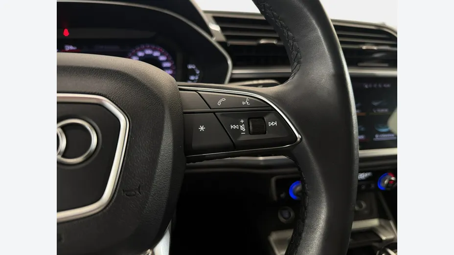 AUDI Q3 -