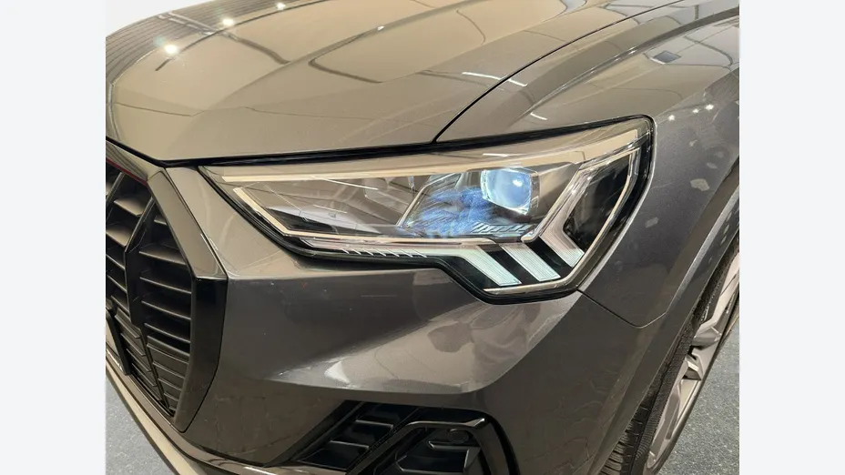 AUDI Q3 -