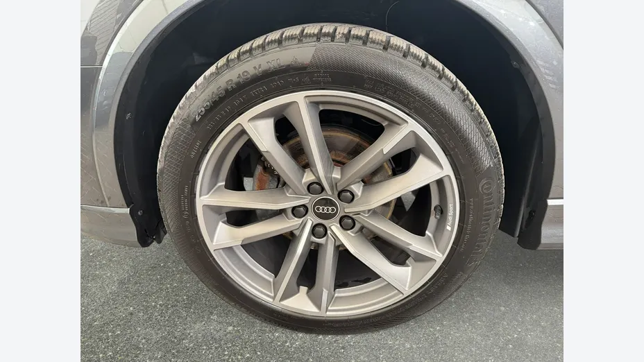 AUDI Q3 -