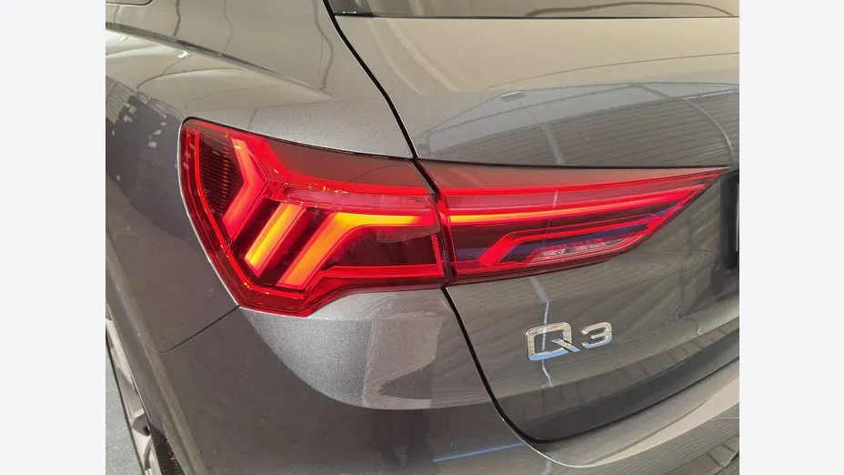 AUDI Q3 -