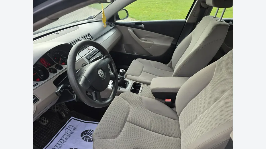 VOLKSWAGEN Passat -