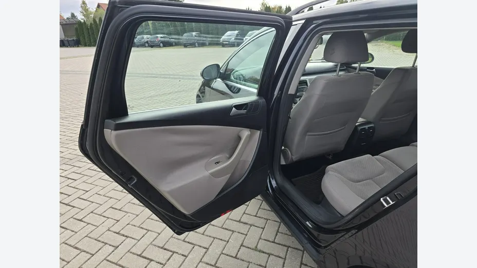 VOLKSWAGEN Passat -