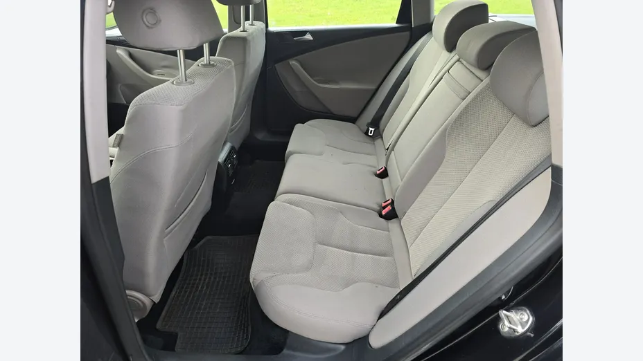 VOLKSWAGEN Passat -