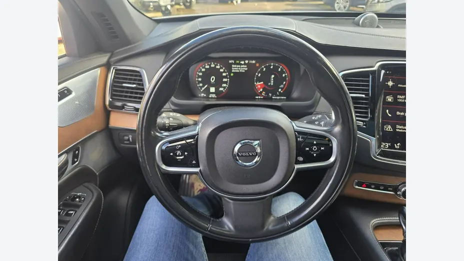 VOLVO XC90 -