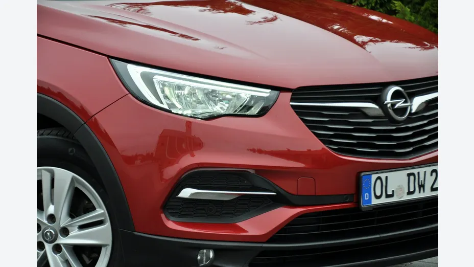 OPEL Grandland X -
