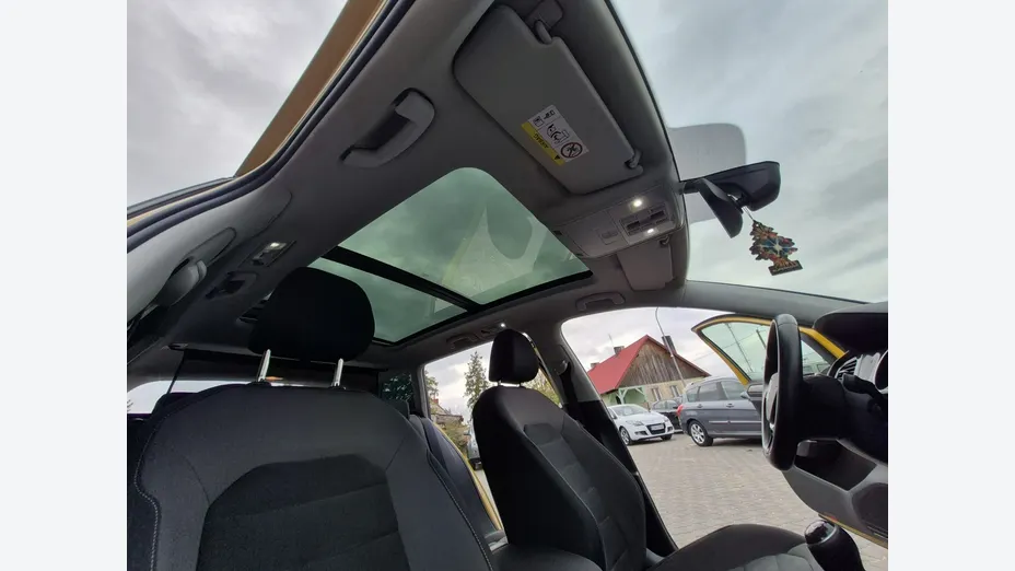 VOLKSWAGEN Golf -