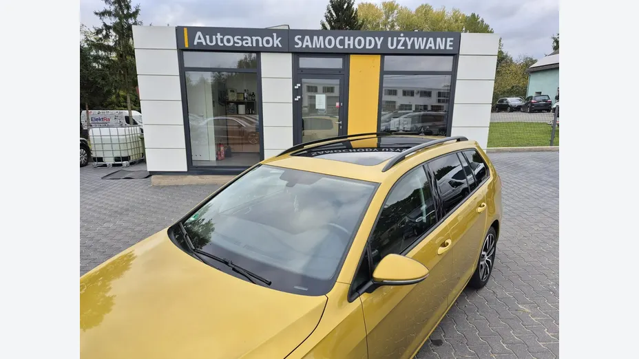 VOLKSWAGEN Golf -