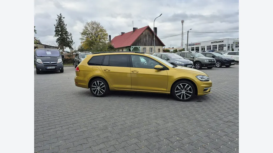 VOLKSWAGEN Golf -