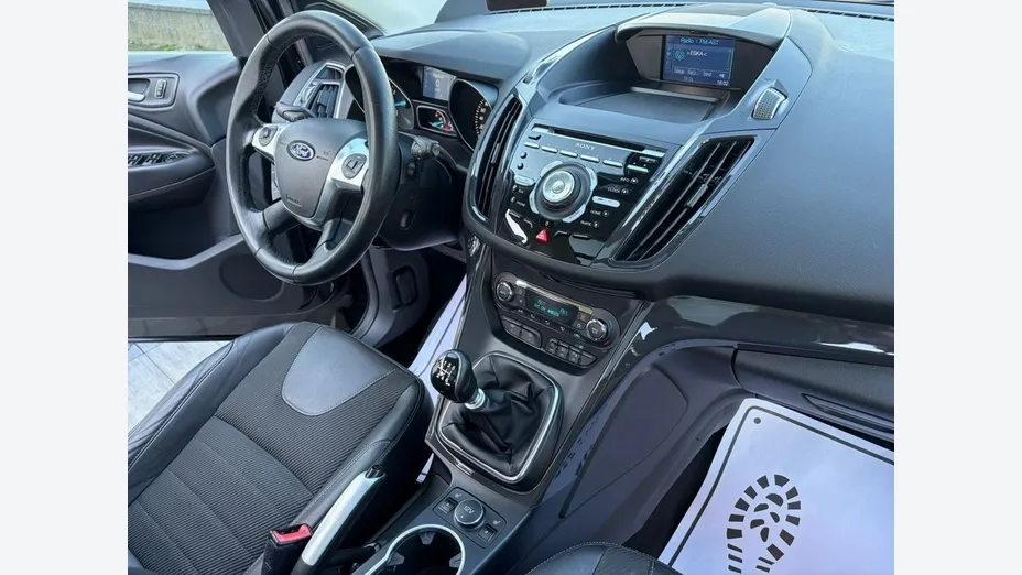 FORD Kuga -