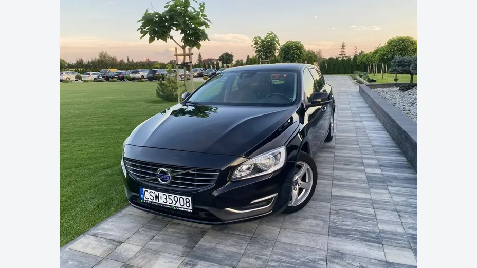 VOLVO V60 -