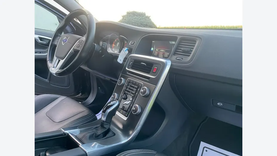 VOLVO V60 -