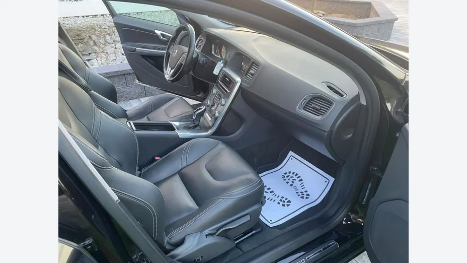 VOLVO V60 -