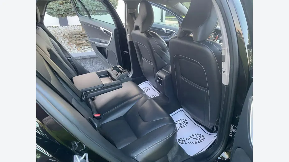VOLVO V60 -