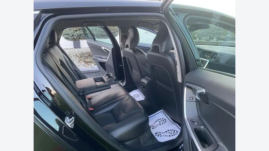VOLVO V60 -