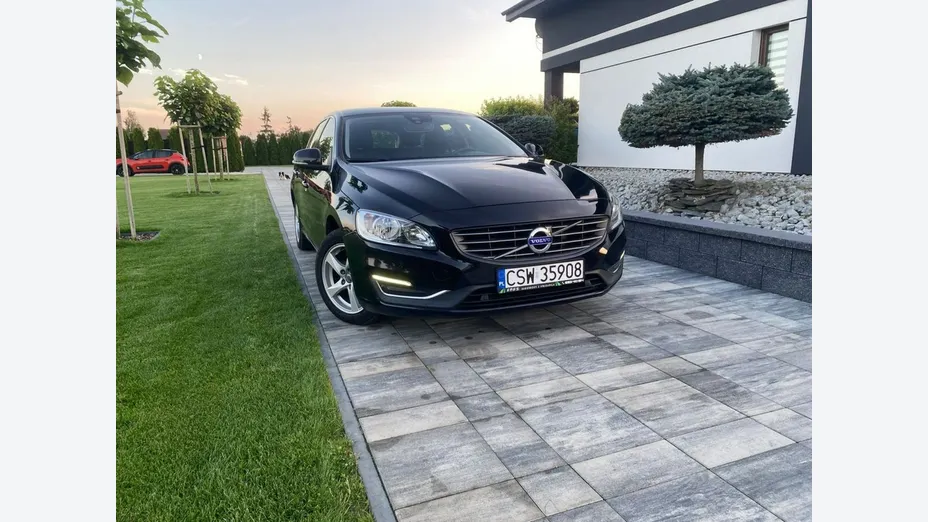 VOLVO V60 -
