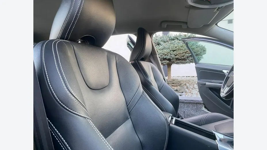 VOLVO V60 -