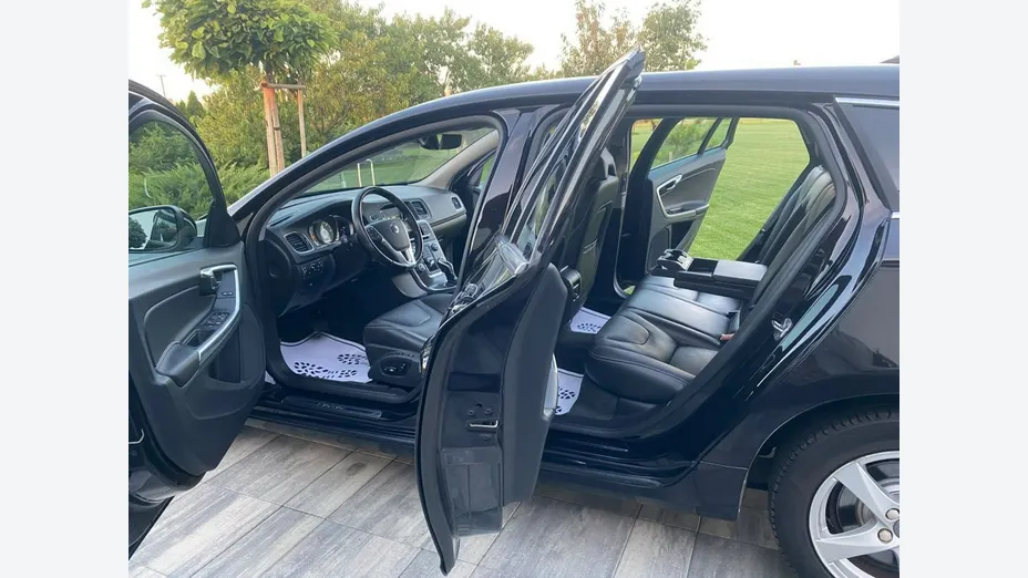 VOLVO V60 -