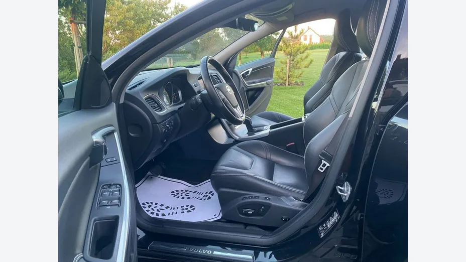 VOLVO V60 -