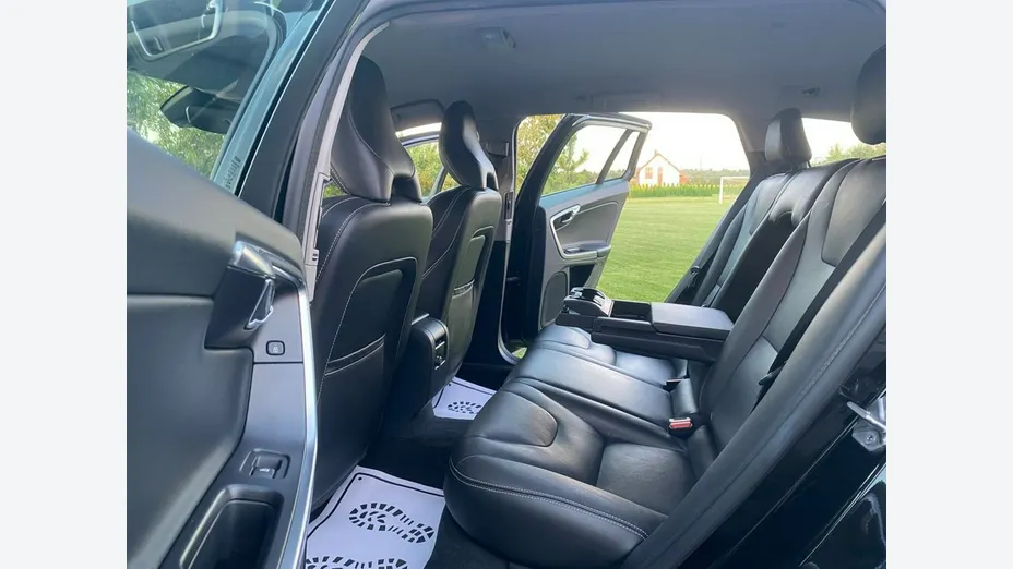VOLVO V60 -