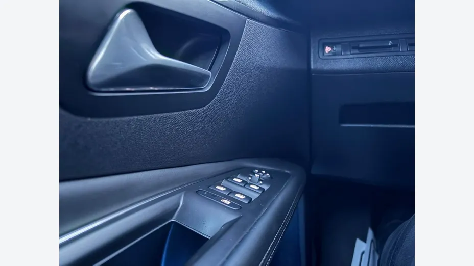 PEUGEOT 3008 -
