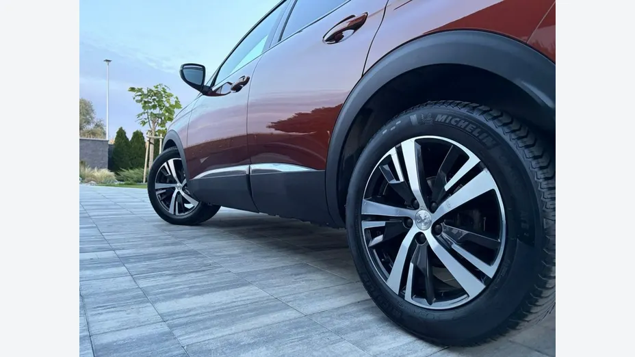 PEUGEOT 3008 -