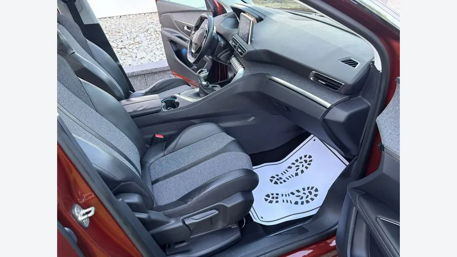 PEUGEOT 3008 -