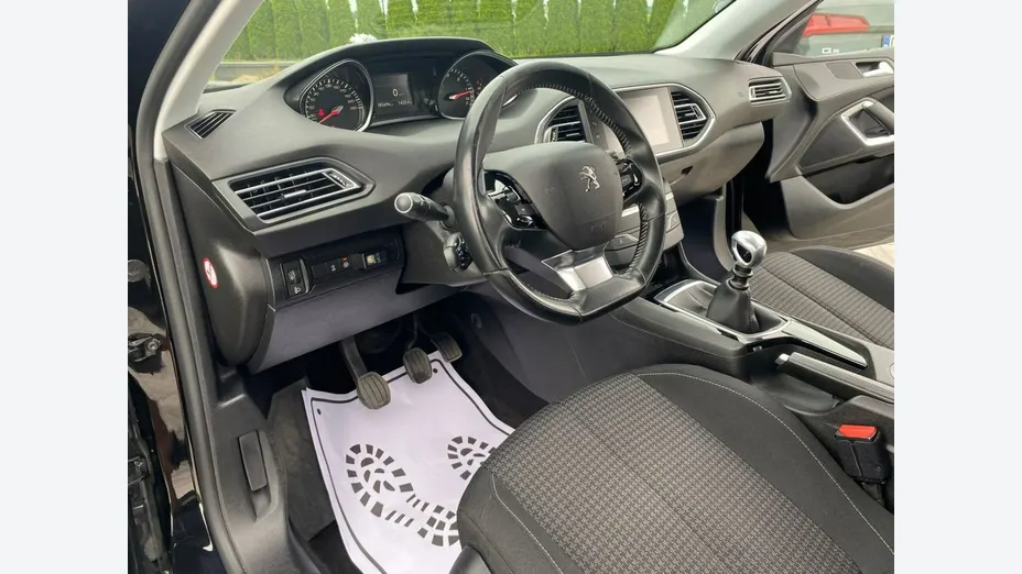 PEUGEOT 308 -
