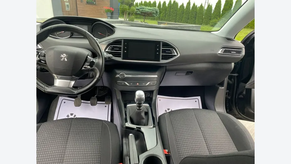 PEUGEOT 308 -