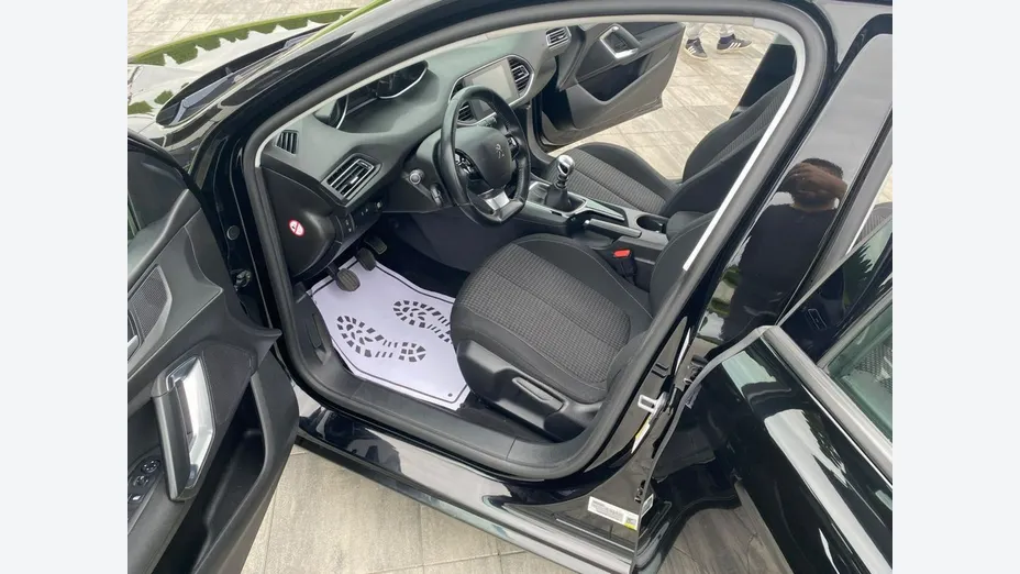 PEUGEOT 308 -